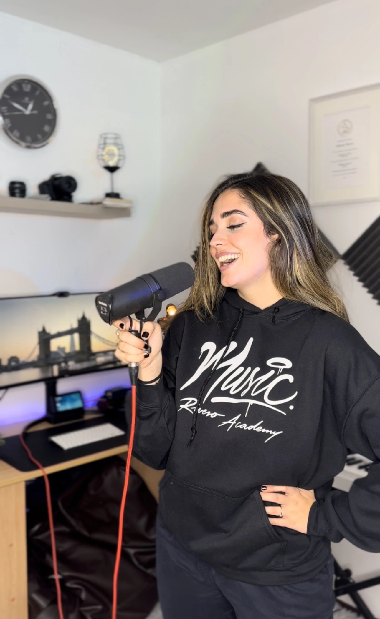 Sudadera negra con capucha